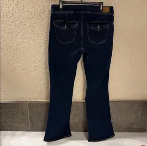 American Eagle Low-Rise Kick Boot Jeans thumbnail 8