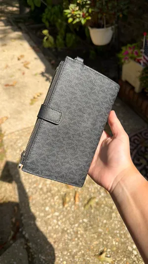 Michael Kors Wallet thumbnail 3