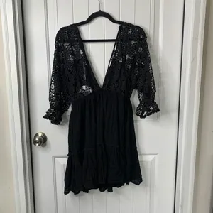 Petal + Pup Lace puff sleeves Deep V-Neck Party Cocktail mini Dress Black US 4‎ thumbnail 5