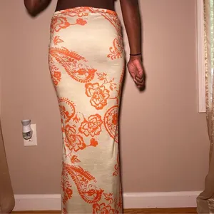 Pretty Little Thing Orange Paisley Print Maxi Skirt thumbnail 2