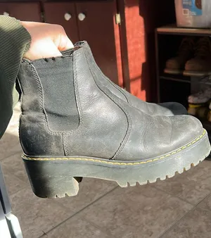 Platform Dr. Martens Chelsea Boots thumbnail 1