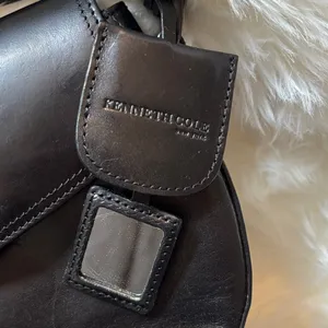 Kenneth Cole New York Sleek Black Leather Shoulder Bag thumbnail 2