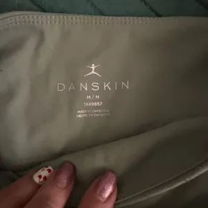 Danskin High Rise Sage Green Biker Shorts Stretch Athletic Activewear Size M thumbnail 3