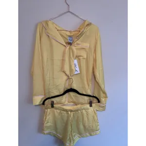 Revolve Plush‎ Pajamas Women’s Yellow 2 Piece Set Button Up Top And Shorts $154 thumbnail 6