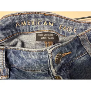 American Eagle Outfitters Womens Size 8 Jeans Ripped Medium Wash Comfort Stretch thumbnail 7