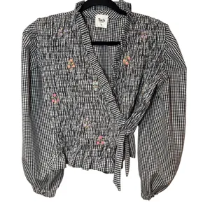 Tach Cedrina Gingham Embroidered Smocked Wrap Blouse Black White‎ Size Small thumbnail 3