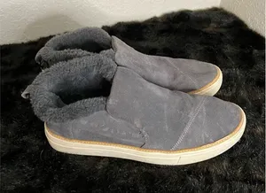 TOMS Paxton Womens 8.5 Faux Fur Water‎ Resistant Slip-on Shoes Gray Leather thumbnail 1