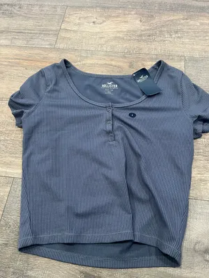 Hollister NWT  top thumbnail 1