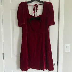 WAYF Scarlet Velvet Puff Sleeve Mini Dress M NWT Holiday Party Red‎ thumbnail 3