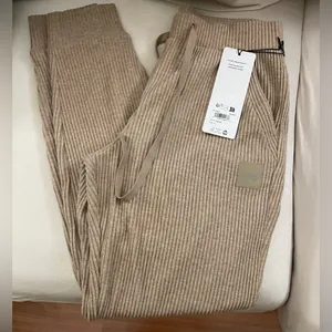 ALO Yoga Muse Sweatpants Joggers Ribbed in Gravel Heather Color Size S thumbnail 7