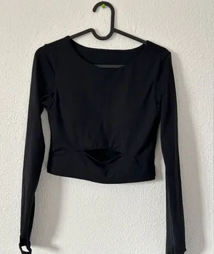 Lululemon crop top long sleeve cut out Sz 6 thumbnail 1