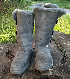 Ugg Australia Bailey Button Triplet II Gray Shearling Boots 1873 women size 8 Casual thumbnail 1