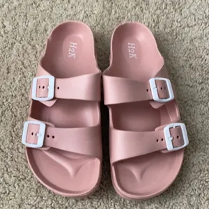 Adorable NEW pink/rose sandal size 41 or 9 thumbnail 1