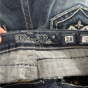 Miss me buckle embroidered Y2K 2000s 90s bootcut blue jeans size 29x3.5 long thumbnail 3