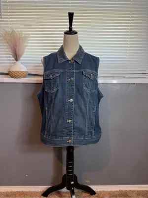 Chico’s Platinum Denim Rhinestone Collar Sleeveless Stretch Jean Vest Size 3 XL thumbnail 2