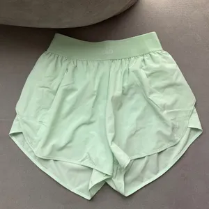 Alo Yoga Match Point Short Spearmint S thumbnail 2