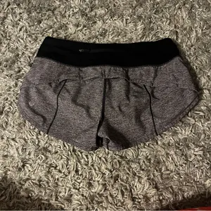 Lululemon grey speed up 2.5” shorts size 4 thumbnail 2