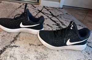 ⚠️SOLD⚠️gym shoes Black Size 8.5 thumbnail 8