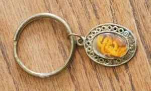 Vintage Saint Anthony and Child‎ Catholic Religious Keychain Brass Tone Oval thumbnail 1