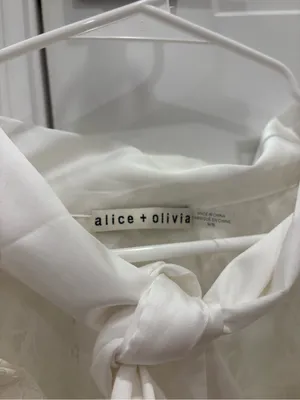 Alice + Olivia Cream Puff Sleeve Blouse Size Medium thumbnail 4