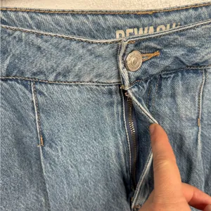 REWASH Skort Womens Size 5 Blue Denim Pleated Mini Raw Hem Built-In Shorts thumbnail 3