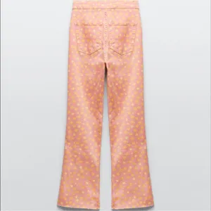 NWT- Floral print cropped open hem jeans thumbnail 3