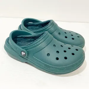 Crocs‎ Size 7 Classic Faux Fur Lined Clogs Slip-On Green thumbnail 3