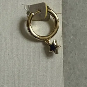 Kendra Scott Kayla Huggies Hoop Earrings with Purple Star Charms New thumbnail 4
