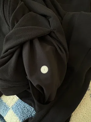 Lululemon UniSex Black Zip Up thumbnail 3