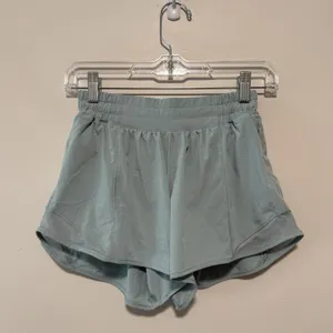 Lululemon Hotty Hot Short II *Long 4" in Hazy Jade Green Size 4‎ Tall thumbnail 3