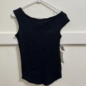 Frame Black Asymmetrical Off the Shoulder Top (XS) thumbnail 2