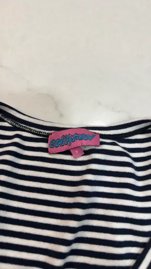 Edikted Short Sleeve V-Neck Short striped thumbnail 2
