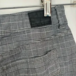 American Eagle Hi Rise Mini Skirt Size 12 Glen Plaid Grey thumbnail 5