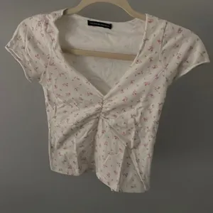 Brandy Melville Floral V-Neck Top Gina Pink Ruched thumbnail 5
