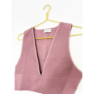 Aritzia Babaton Sculpt Knit Deep V Tank Size Large Maeve Pink Crop Ribbed thumbnail 9