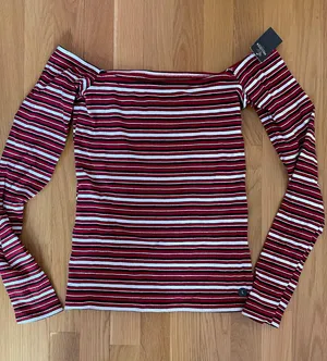 Hollister Off The Should Top thumbnail 1