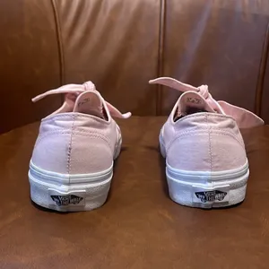 VANS Chalk Pink Knotted Sneakers $90 EUC Wmn 8; Men 6.5 thumbnail 5