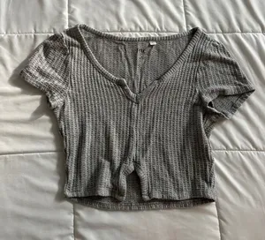 PacSun Gray Waffle V-Neck Cropped Tee thumbnail 1