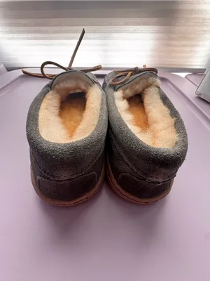 Minnetonka 3345 Sheepskin Hardsole Moccasin Slippers Gray Women’s 6 NIB thumbnail 9