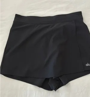 Alo yoga skort  thumbnail 1