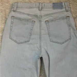 Abercrombie & Fitch Women’s Light Blue Straight Ultra High Rise Jeans Size 31/12 thumbnail 10