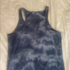 Denizen from Levi's Graphic Tank Top Size M Blue Tie Dye Ties At The Waist. thumbnail 6