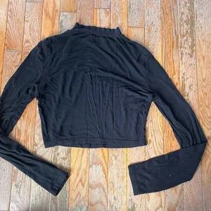 black mock neck long sleeve top Size M thumbnail 7