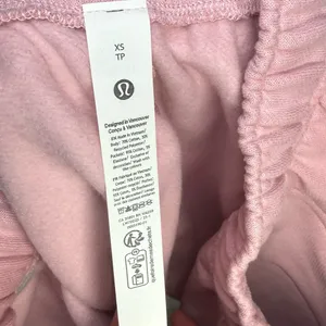 Lululemon Scuba Mid-Rise Oversized Short 7" *Graphic Size XS thumbnail 6