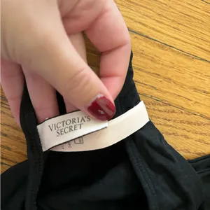 Victoria's Secret sports bra thumbnail 2