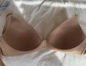 SKIMS Wireless Form T-Shirt Bra thumbnail 3