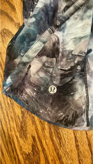 Lululemon Track That Mid-Rise Short 5” Lined thumbnail 2