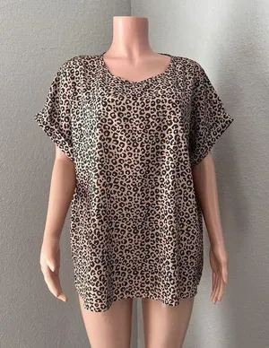 Good Times & Great Adventures Top Womens XL Leopard Cheetah Lightweigh Print #44 thumbnail 1
