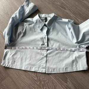 H&M Cropped Shirt Womens Small Light Blue Collared Button Up Cotton thumbnail 6