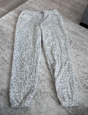 Muk Luks Leopard Print Fleece Pajama Pants Grey White Fuzzy Lounge Womens Medium thumbnail 1